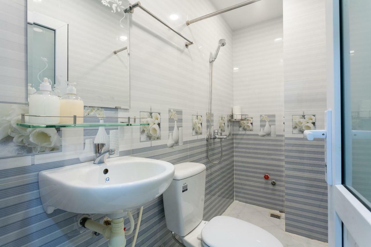 Auhome Minimalist Apartment Хошимин Экстерьер фото